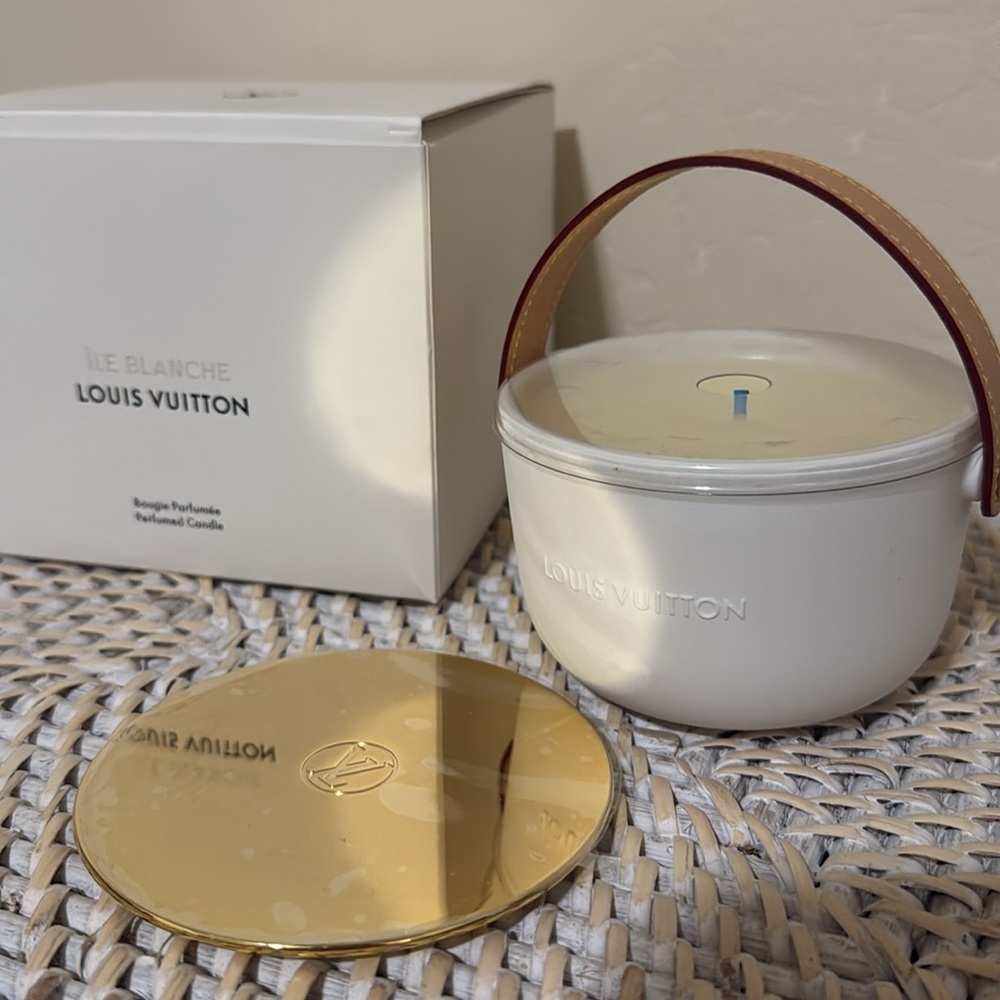 NEW IN BOX Louis Vuitton Île Blanche Candle - White Ceramic & Leather container